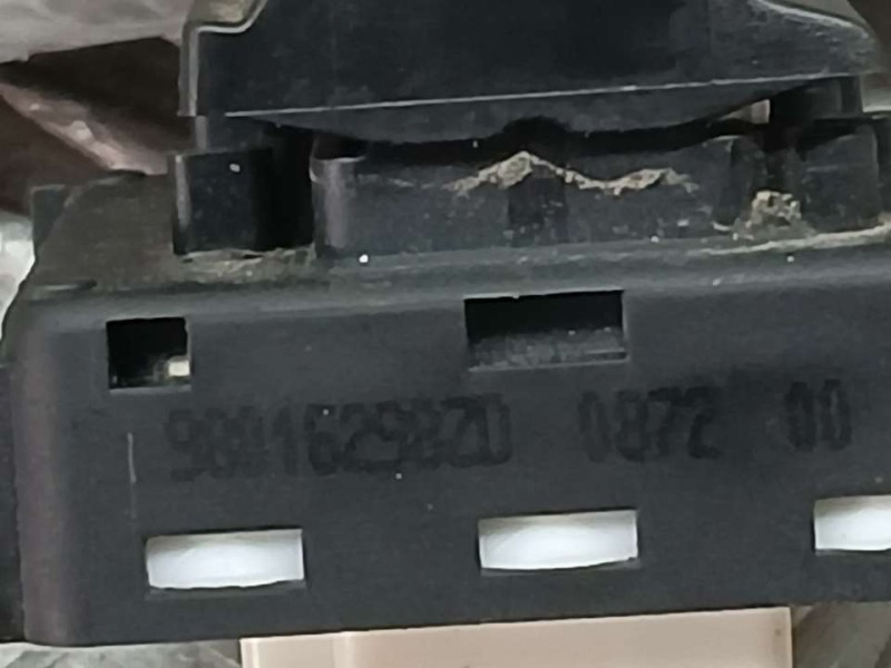 Recambio de mando elevalunas delantero izquierdo para citroën berlingo feel m 5p referencia OEM IAM 98016298ZD  