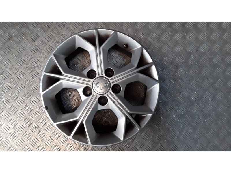 Recambio de llanta aluminio para ssangyong tivoli 1.5 referencia OEM IAM 6X16 5 TORN ET43  ALUMINIO
