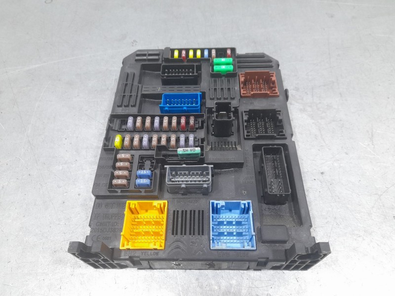 Recambio de caja reles / fusibles para opel corsa f edition referencia OEM IAM 044071803687  