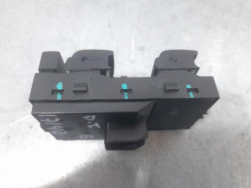 Recambio de mando elevalunas delantero izquierdo para chevrolet cruze (j300) 1.6 referencia OEM IAM 20830838  
