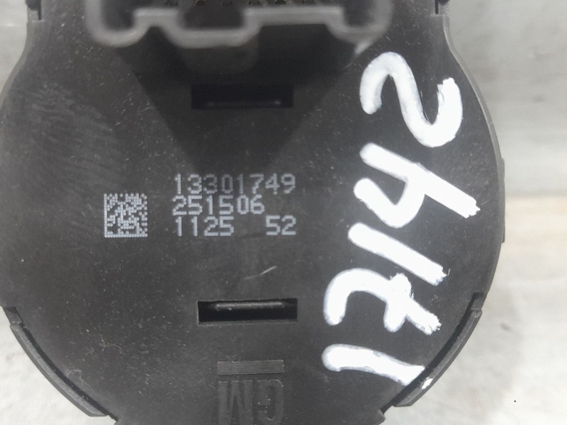 Recambio de mando luces para chevrolet cruze (j300) 1.6 referencia OEM IAM 13301749  