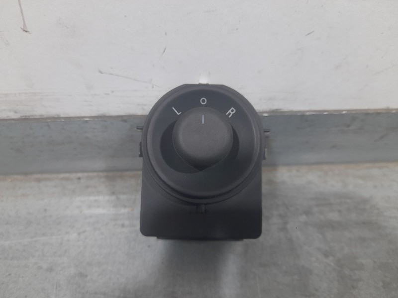 Recambio de mando retrovisor para chevrolet cruze (j300) 1.6 referencia OEM IAM 13272182  