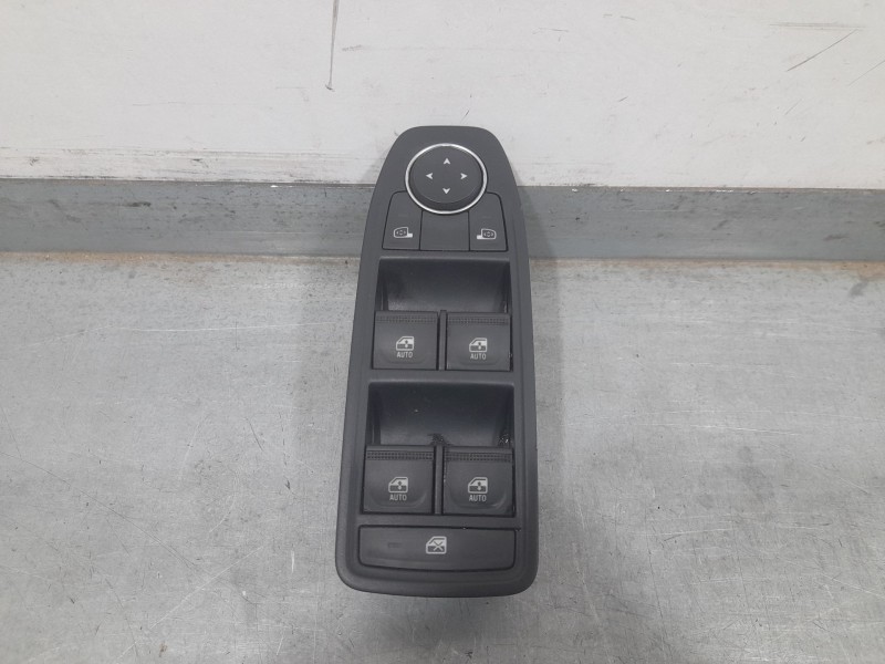 Recambio de mando elevalunas delantero izquierdo para renault captur ii (hf_) tce 140 (hfn0) referencia OEM IAM 254104196R C/MAN