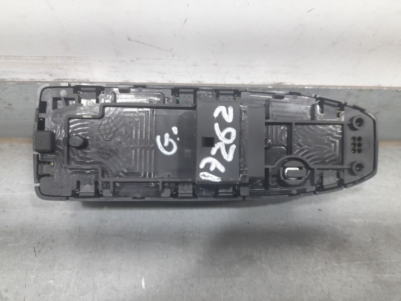 Recambio de mando elevalunas delantero izquierdo para renault captur ii (hf_) tce 140 (hfn0) referencia OEM IAM 254104196R C/MAN