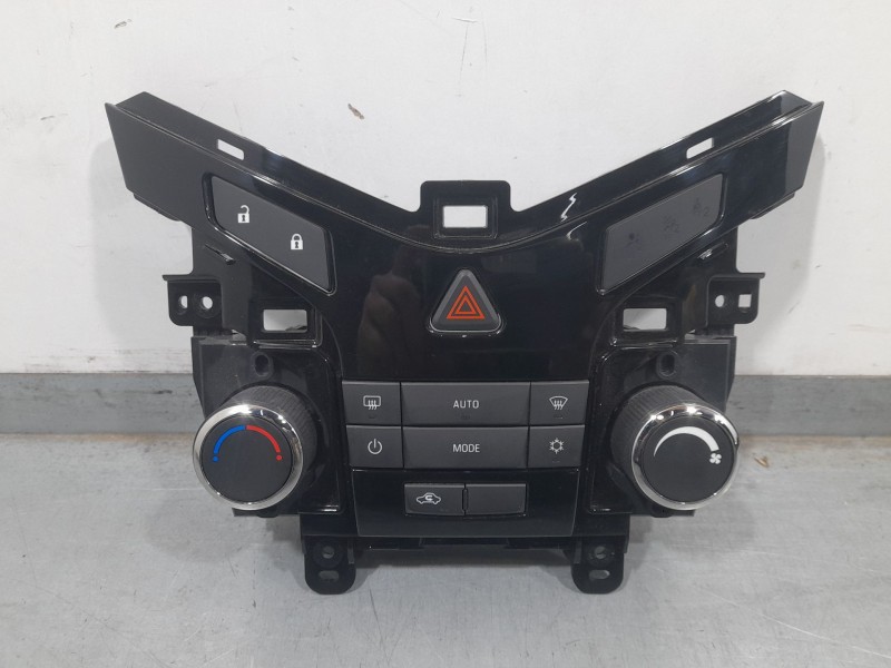 Recambio de mando climatizador para chevrolet cruze (j300) 1.6 referencia OEM IAM 3870568  