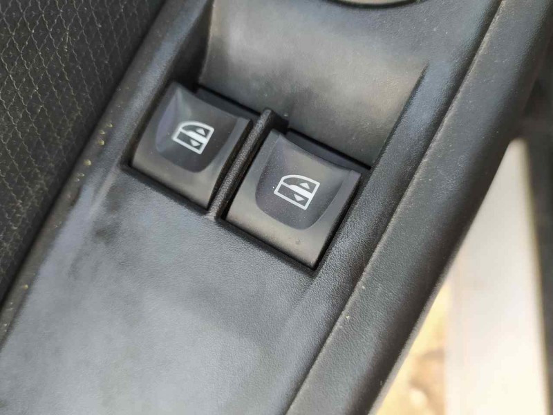 Recambio de mando elevalunas delantero izquierdo para renault clio iv business referencia OEM IAM 809611667R  