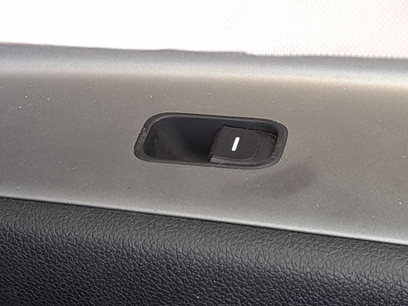 Recambio de mando elevalunas delantero derecho para kia niro (de) 1.6 gdi hybrid referencia OEM IAM   