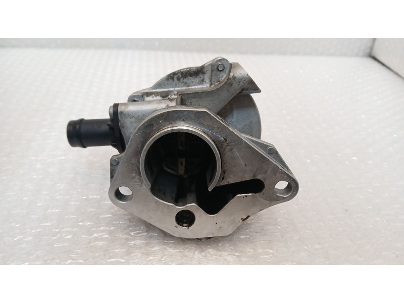 Recambio de depresor freno / bomba vacio para dacia sandero laureate referencia OEM IAM 146505272R  PIERBURG