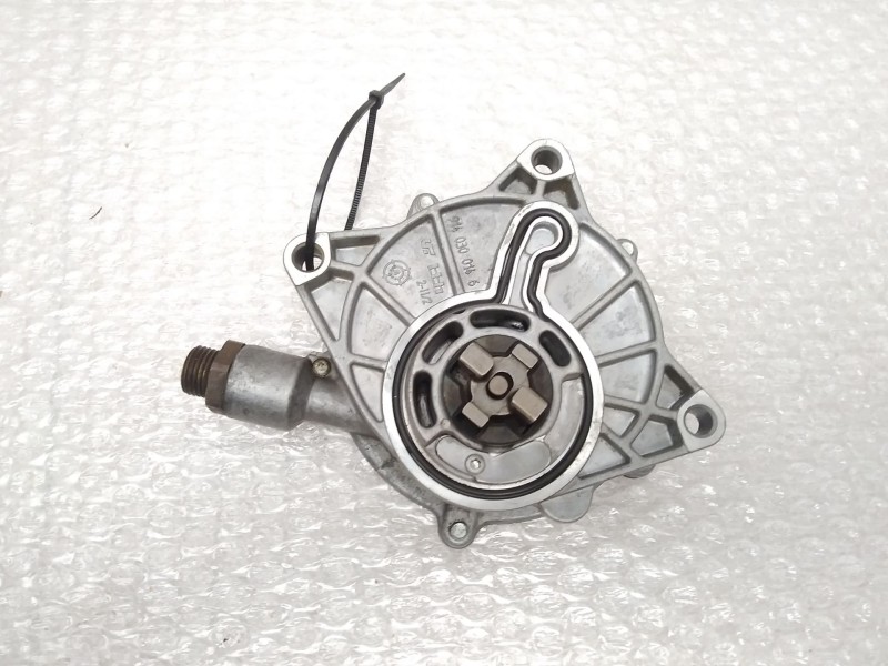 Recambio de depresor freno / bomba vacio para ssangyong kyron 2.7 turbodiesel cat (euro 4) referencia OEM IAM 0100300030 A665230