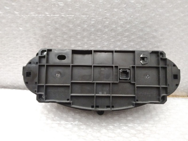 Recambio de mando climatizador para toyota yaris hsd active referencia OEM IAM 559000D340  