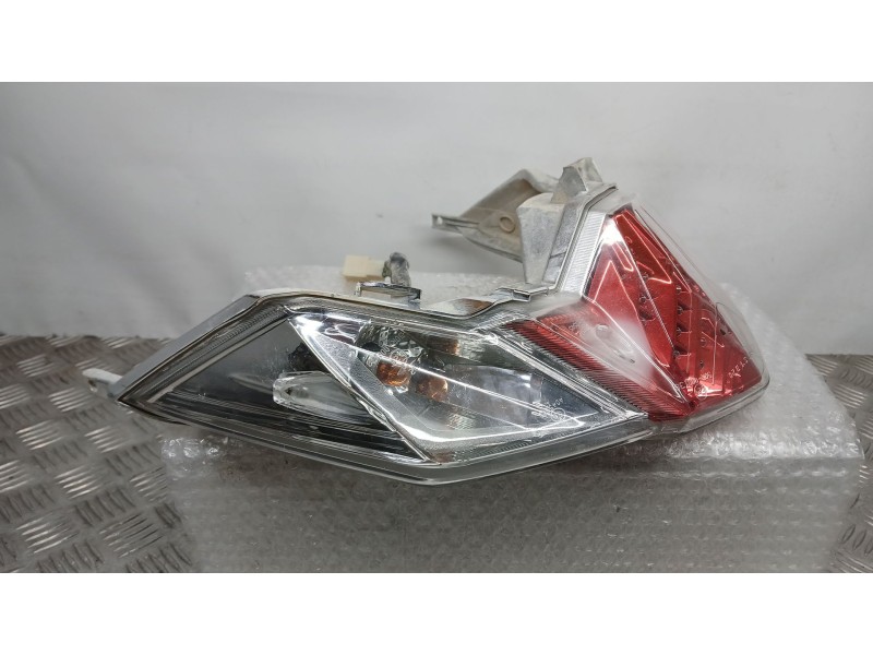 Recambio de piloto trasero central para sym jet jet 4 50 referencia OEM IAM   