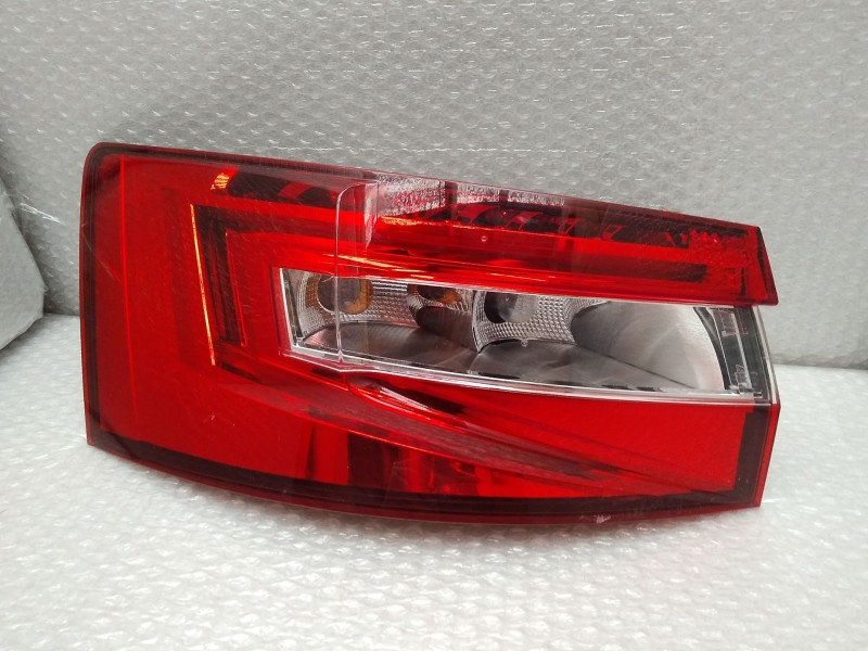 Recambio de piloto trasero izquierdo para skoda superb (3v3) active referencia OEM IAM 3V5945207A  EXTERIOR ROZADO