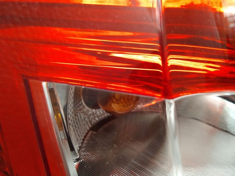 Recambio de piloto trasero izquierdo para skoda superb (3v3) active referencia OEM IAM 3V5945207A  EXTERIOR ROZADO