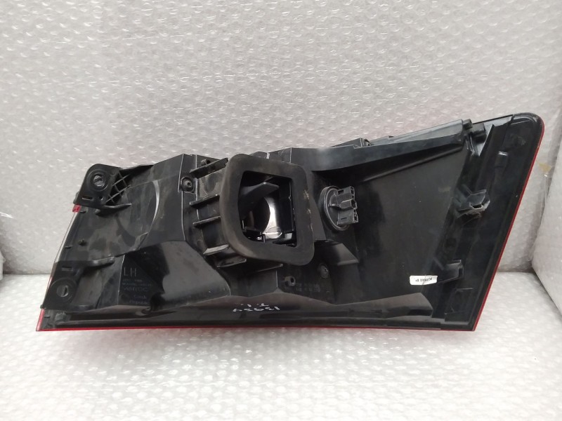 Recambio de piloto trasero izquierdo para skoda superb (3v3) active referencia OEM IAM 3V5945207A  EXTERIOR ROZADO