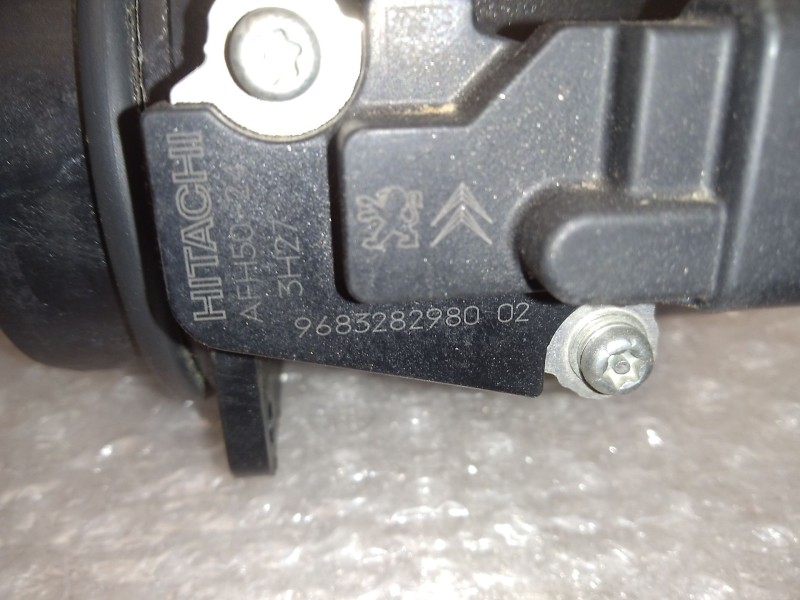 Recambio de caudalimetro para peugeot 208 active referencia OEM IAM 9683282980 AFH5024 HITACHI