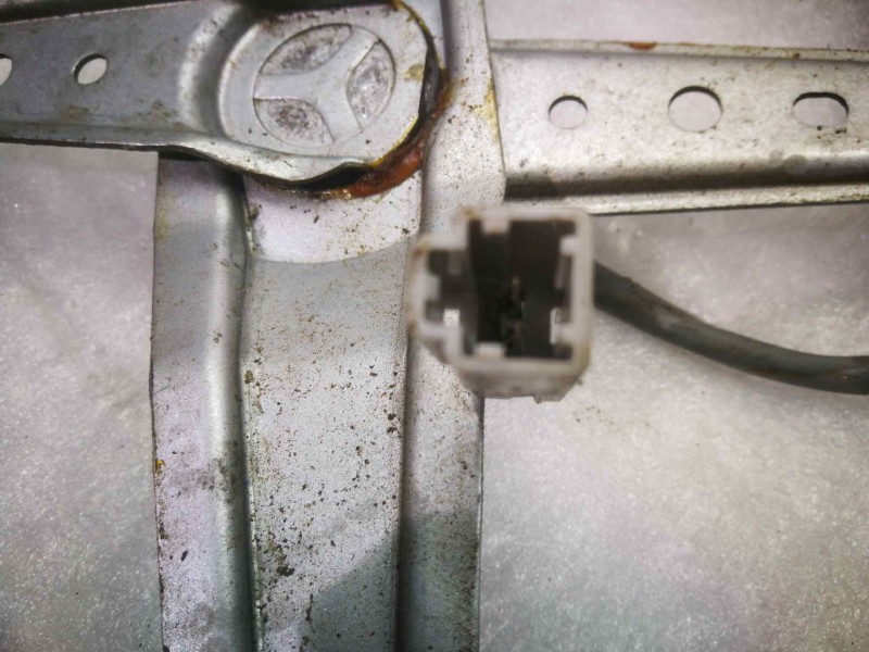 Recambio de elevalunas trasero derecho para mg serie 45 (rt) classic (5-ptas.) referencia OEM IAM CVH101080 400675T3 DOS PINS