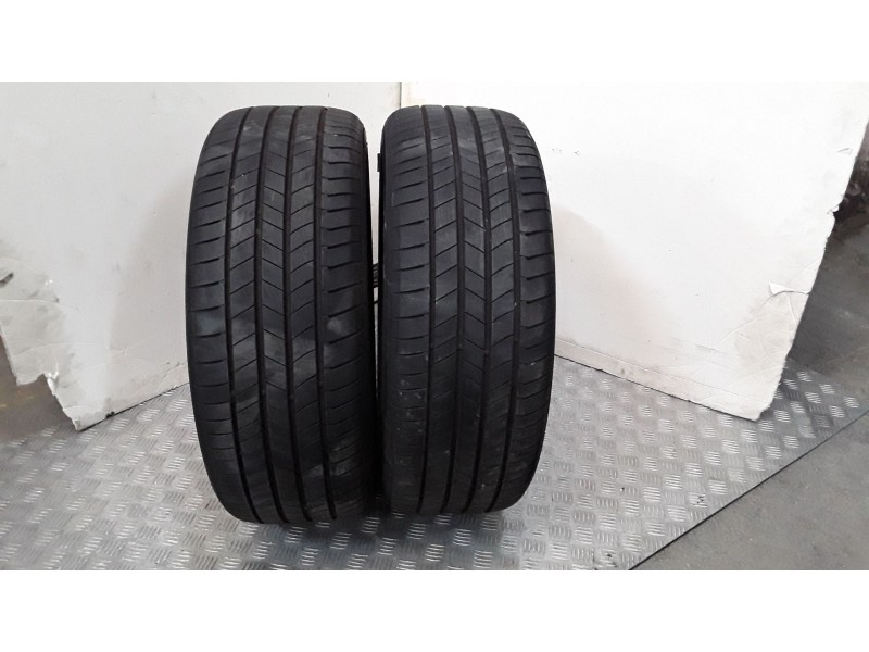 Recambio de neumatico pareja para neumaticos reutilizados - referencia OEM IAM 2355019103V KUMHO 235/50/19/103V