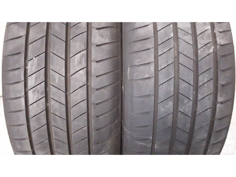 Recambio de neumatico pareja para neumaticos reutilizados - referencia OEM IAM 2355019103V KUMHO 235/50/19/103V