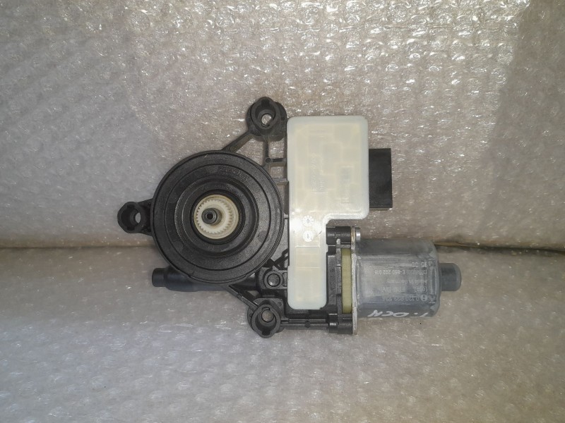 Recambio de motor elevalunas trasero derecho para seat leon st (5f8) style referencia OEM IAM 5Q0959812A 0130822724 BOSCH 5 PINS