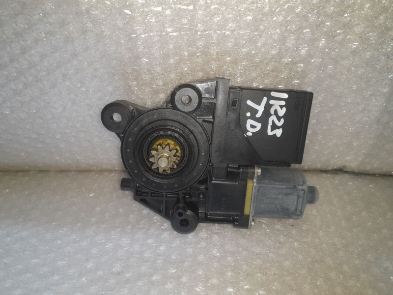 Recambio de motor elevalunas trasero derecho para renault scenic iii grand dynamique referencia OEM IAM 827303178R 915947200 BRO