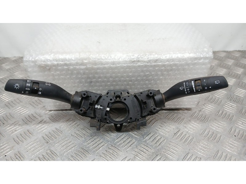 Recambio de mando luces y limpia para kia rio (yb) hibrid referencia OEM IAM 93403D4852  