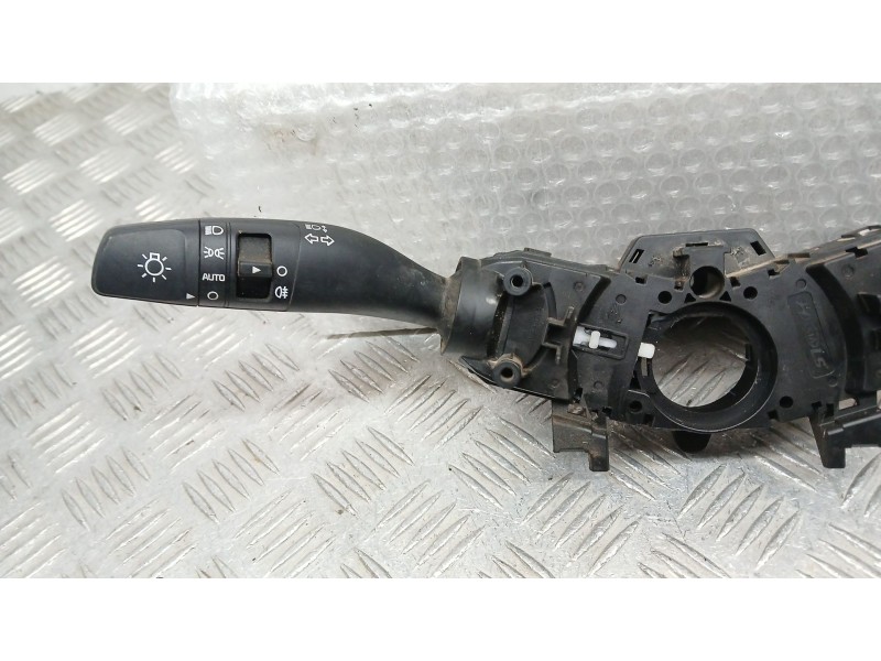 Recambio de mando luces y limpia para kia rio (yb) hibrid referencia OEM IAM 93403D4852  