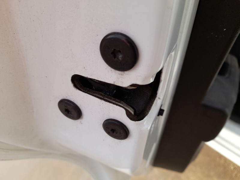 Recambio de cerradura puerta trasera izquierda para dacia sandero iii 1.0 tce 90 referencia OEM IAM   