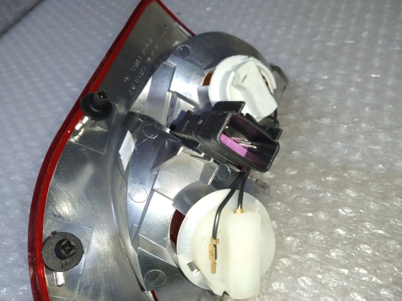 Recambio de piloto trasero izquierdo para opel insignia sports tourer sport referencia OEM IAM 13226854 VP9TTX13405D DE MALETERO