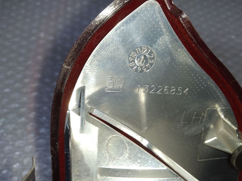 Recambio de piloto trasero izquierdo para opel insignia sports tourer sport referencia OEM IAM 13226854 VP9TTX13405D DE MALETERO