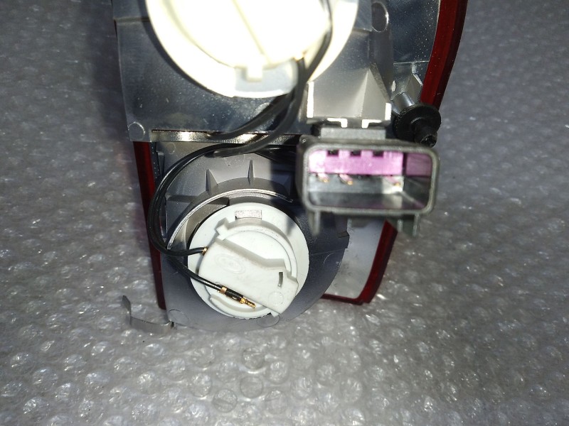 Recambio de piloto trasero izquierdo para opel insignia sports tourer sport referencia OEM IAM 13226854 VP9TTX13405D DE MALETERO