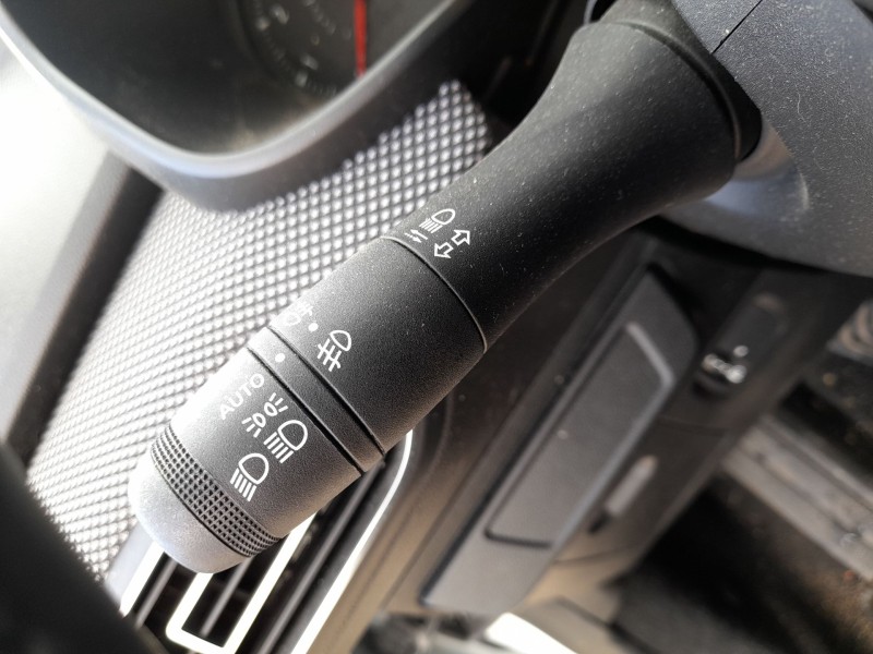 Recambio de mando luces y limpia para dacia sandero iii 1.0 tce 90 referencia OEM IAM   