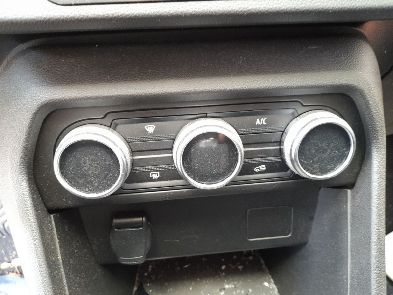 Recambio de mando calefaccion / aire acondicionado para dacia sandero iii 1.0 tce 90 referencia OEM IAM   