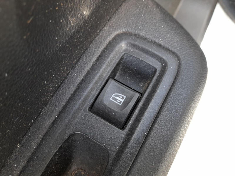 Recambio de mando elevalunas trasero izquierdo para dacia sandero iii 1.0 tce 90 referencia OEM IAM   
