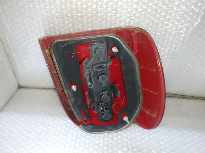 Recambio de piloto trasero izquierdo para volkswagen polo berlina (6n2) conceptline referencia OEM IAM 6N0945095H  TOCADO