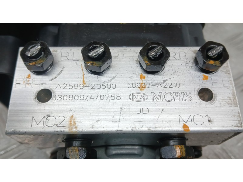 Recambio de abs para kia cee´d (jd) 1.6 crdi 110 referencia OEM IAM 58920A2210 MOBIS A258920500