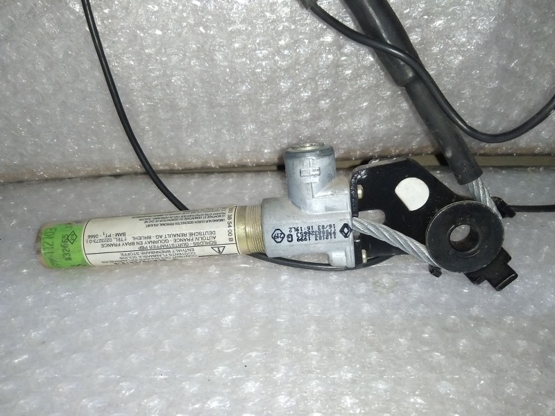 Recambio de pretensor airbag izquierdo para renault megane i scenic (ja0) 1.6e alize referencia OEM IAM 7700832665J  