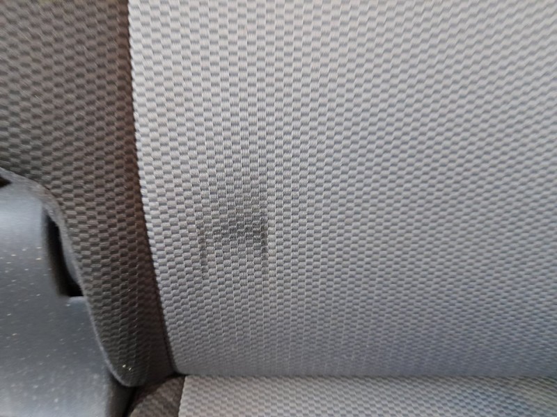 Recambio de asiento trasero izquierdo para toyota hi-ace referencia OEM IAM  RECLINABLE 3ª O 4ª FILA TOCADO