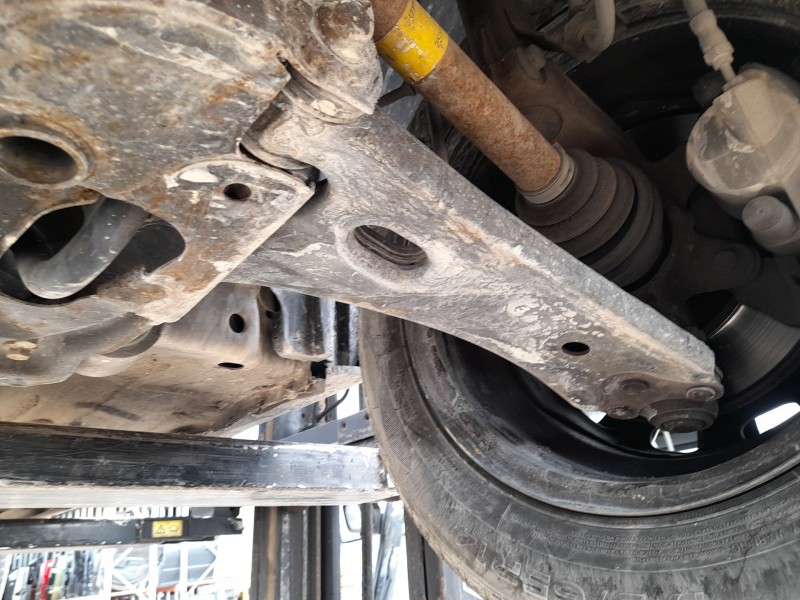 Recambio de brazo suspension inferior delantero izquierdo para ford fiesta v (jh_, jd_) 1.4 16v referencia OEM IAM   