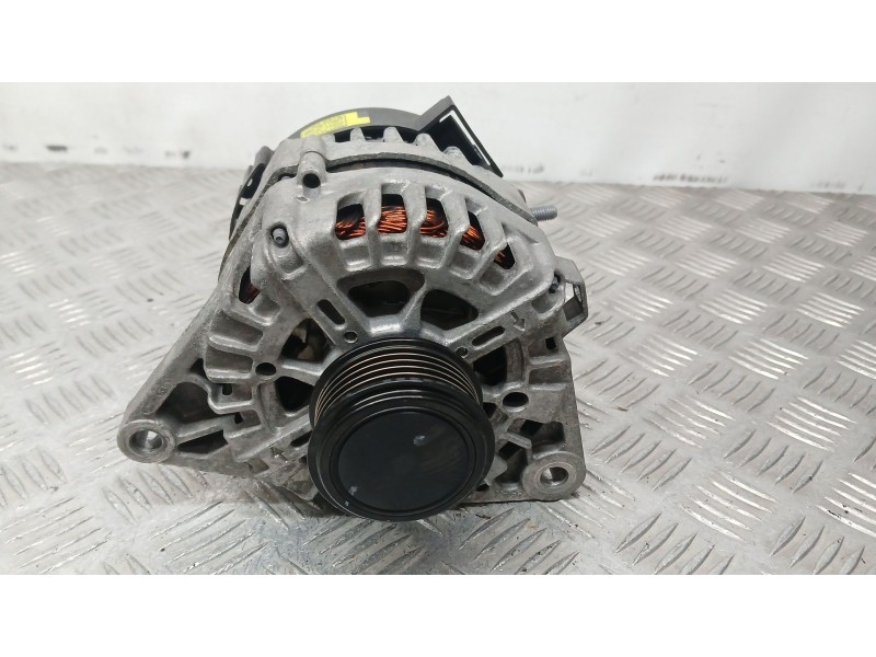 Recambio de alternador para kia cee´d (jd) 1.6 crdi 110 referencia OEM IAM 373002A850 VALEO 2611067