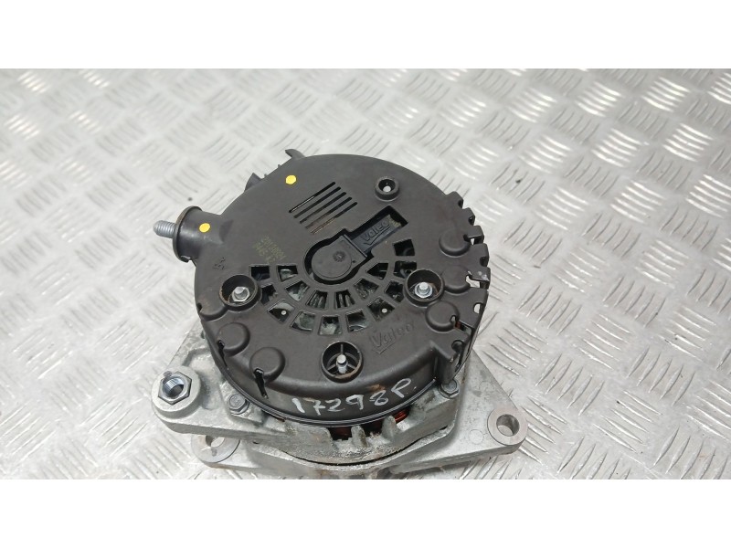 Recambio de alternador para kia cee´d (jd) 1.6 crdi 110 referencia OEM IAM 373002A850 VALEO 2611067