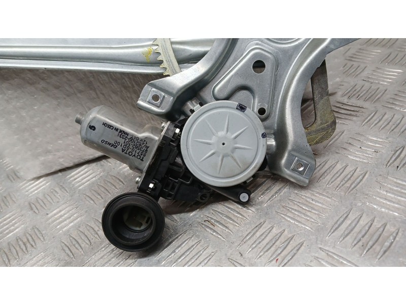 Recambio de elevalunas trasero izquierdo para toyota yaris (_p13_) 1.5 hybrid (nhp130_) referencia OEM IAM 857100D100 ELECTRICO 