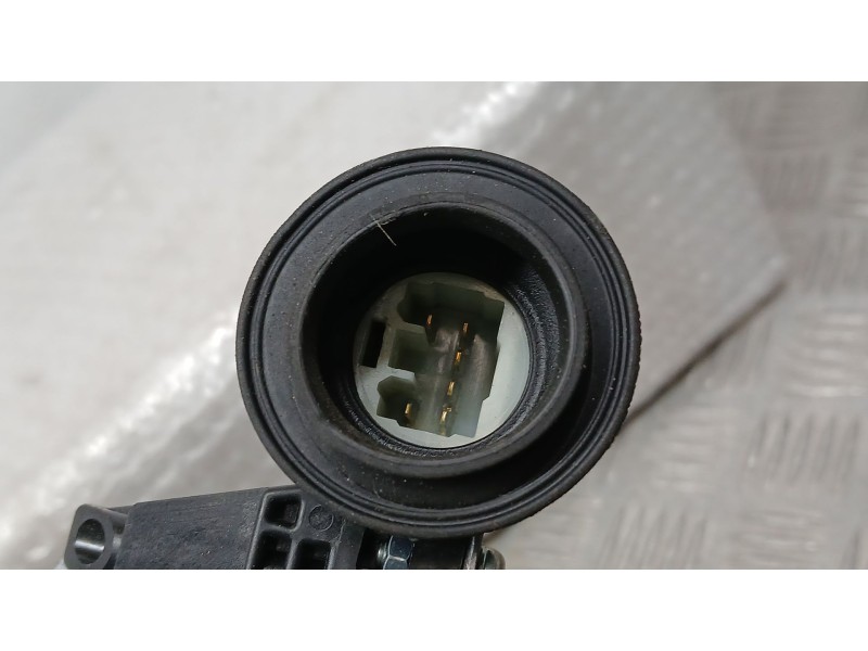 Recambio de elevalunas trasero izquierdo para toyota yaris (_p13_) 1.5 hybrid (nhp130_) referencia OEM IAM 857100D100 ELECTRICO 