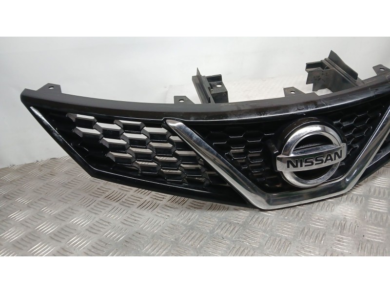 Recambio de rejilla delantera para nissan pulsar hatchback (c13) 1.5 dci referencia OEM IAM 623103ZL1A PATA ROTA 
