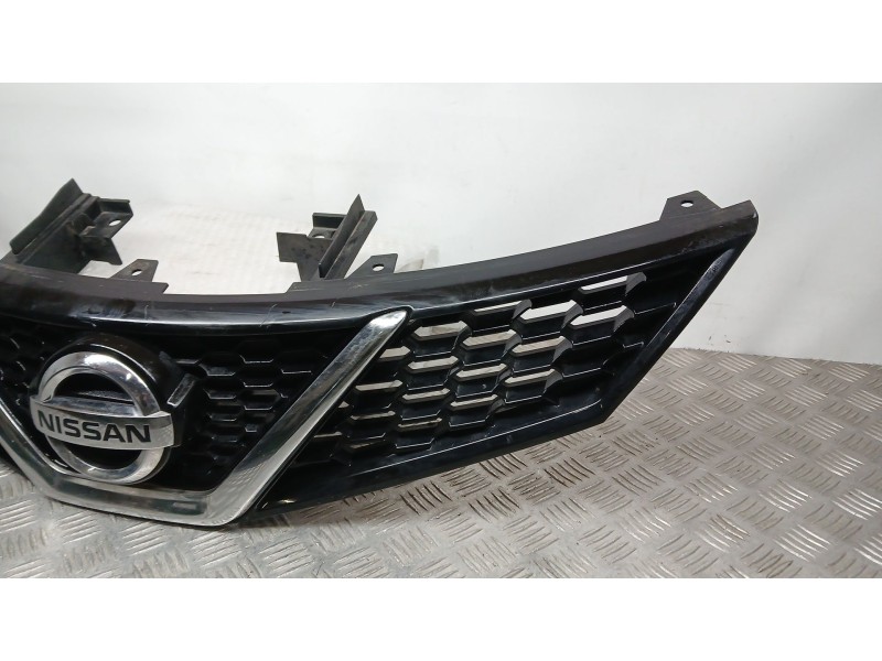 Recambio de rejilla delantera para nissan pulsar hatchback (c13) 1.5 dci referencia OEM IAM 623103ZL1A PATA ROTA 