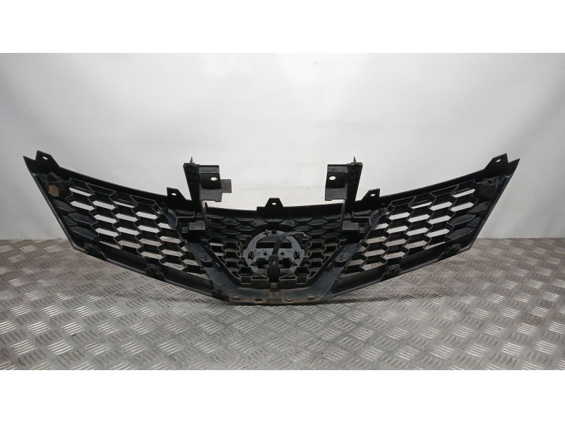 Recambio de rejilla delantera para nissan pulsar hatchback (c13) 1.5 dci referencia OEM IAM 623103ZL1A PATA ROTA 
