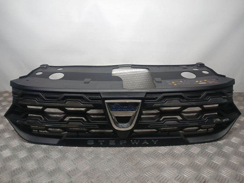 Recambio de rejilla delantera para dacia sandero iii 1.0 tce 90 referencia OEM IAM 623109870R  