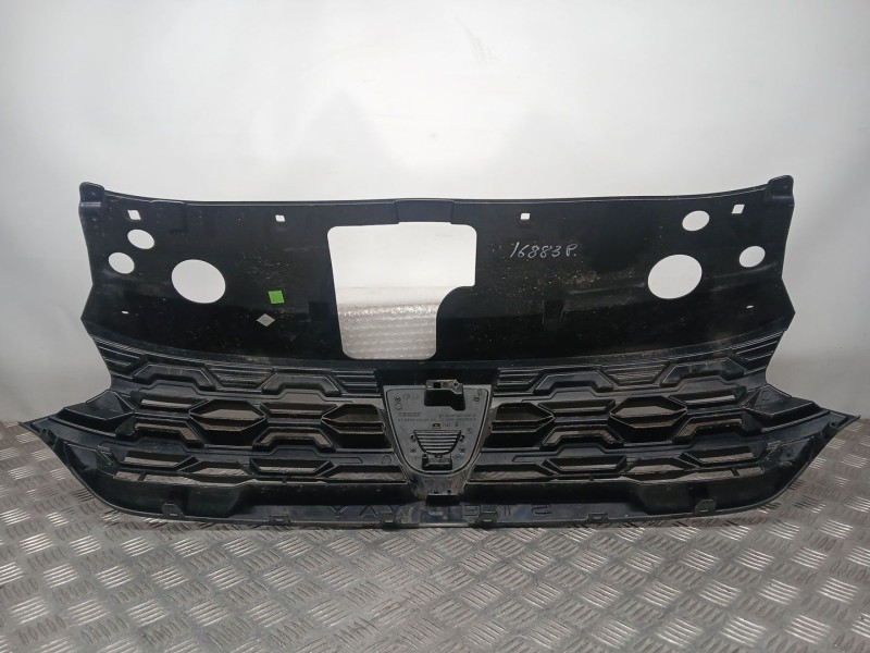 Recambio de rejilla delantera para dacia sandero iii 1.0 tce 90 referencia OEM IAM 623109870R  