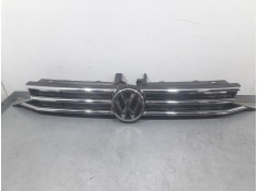 REJILLA DELANTERA 5TA853655 