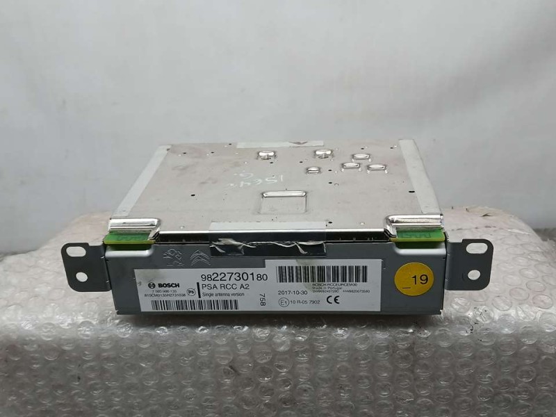 Recambio de sistema audio / radio para peugeot 208 style referencia OEM IAM 9822730180 7503900135 BOSCH