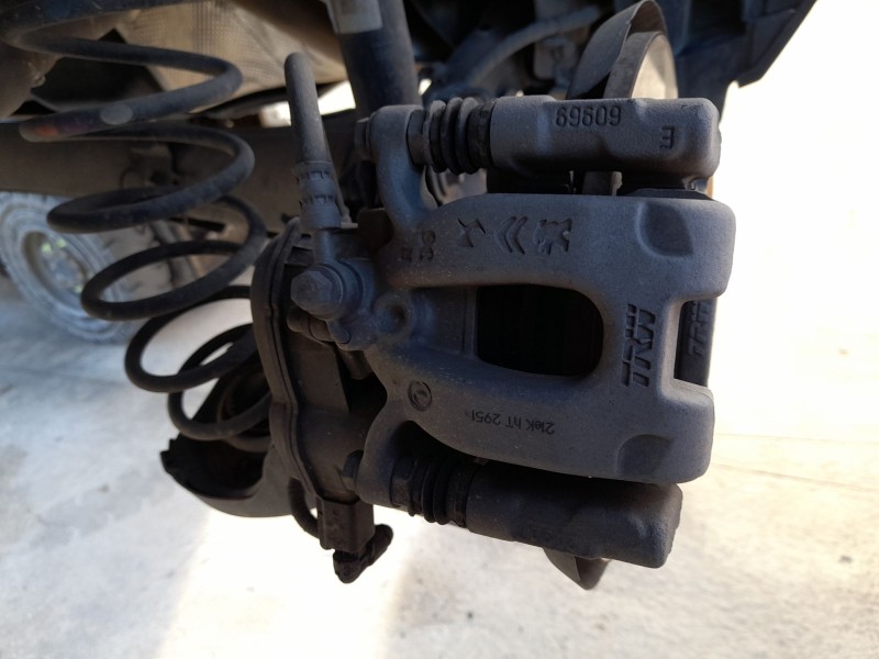 Recambio de pinza freno trasera derecha para citroën c4 iii (ba_, bb_, bc_) 1.5 bluehdi 130 (bbyhzb) referencia OEM IAM   
